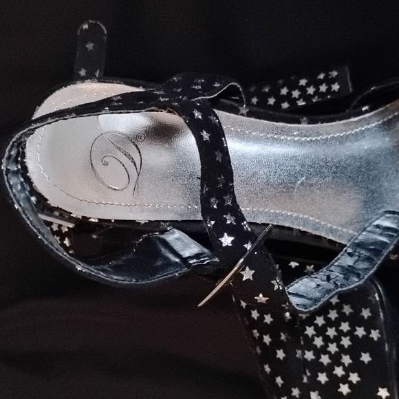 Starry Black Platform Heels - Picture 7 of 7